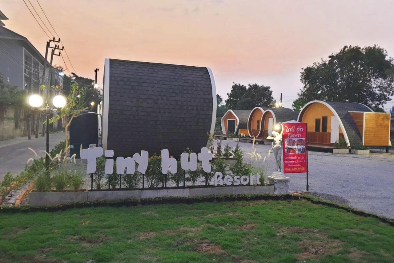 Tiny Hut Resort Бангкок Екстер'єр фото