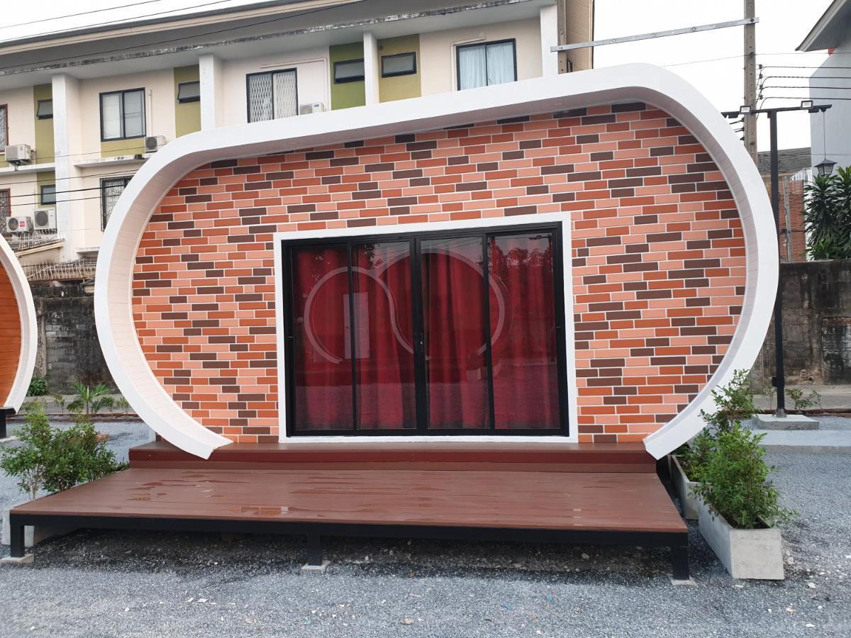 Tiny Hut Resort Бангкок Екстер'єр фото
